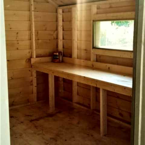 10 x 10 medium classic with a work bench.