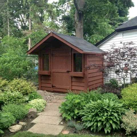 8 x 8 medium classic with a 2 foot gable overhang.